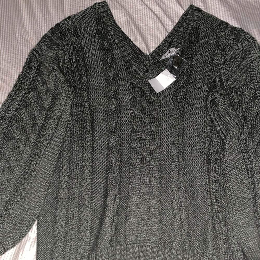 V neck heavy knit sweater!